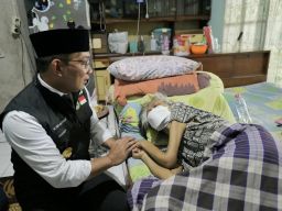 Ridwan Kamil Bantu Pengobatan Warga Depok