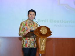 Wagub Emil Sampaikan Pentingnya Literasi Perkuat Inklusifitas Keuangan di Jatim
