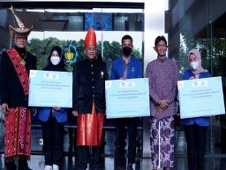 Dies Natalis ke-62, ITS Berikan Beasiswa Dana Abadi untuk 62 Mahasiswa