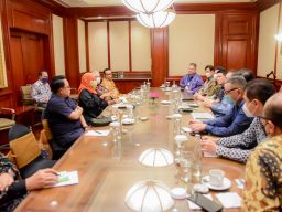 Gubernur Khofifah Tetapkan Kenaikan UMP Jatim 2023 Sebesar  7,8%