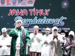 Tabarruk Lewat Jatim Bersholawat Bersama Habib Syech, Gubernur Khofifah Optimis Jatim Bangkit