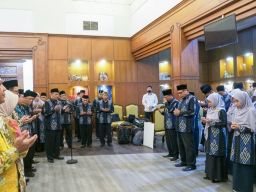 Sekdaprov Jatim Adhy Karyono Lepas 26 Kafilah MTQ Korpri Jatim Menuju MTQ Korpri Nasional di Sumbar