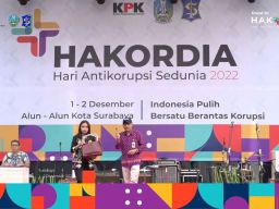 KPK Lelang 14 Barang Eks Gratifikasi Di Surabaya