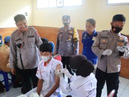 Vaksinasi Booster Untuk Pelajar SMK PGRI Kota Mojokerto