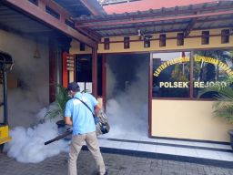 Cegah Penyebaran Demam Berdarah, Polres Nganjuk Galakkan Fogging