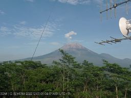 Terjadi Erupsi Di Gunung Semeru, Status Masih Level III