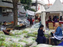 Pemprov Jatim Gelontor 300 Ton Beras di Hari Natal Agar Stabilitas Harga Terjaga hingga Akhir Tahun