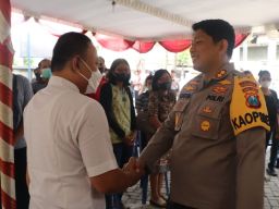 Pengamanan Natal Sekaligu Bagi Sembako Bagi Jemaat Gereja Santa Maria Ponorogo