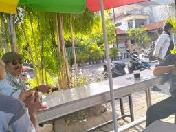 Jadi Penulis Koq Nyebelin