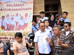 Duh... YPI Cokroaminoto Disegel, Wawali Surabaya Armuji Langsung Turun Tangan