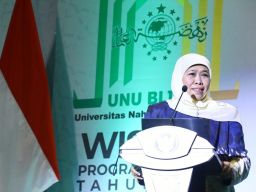 Wisuda Sarjana Universitas NU Blitar, Gubernur Khofifah Tekankan Kompetensi Complex Problem Solving