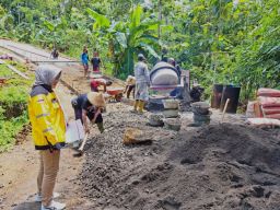 SIG Salurkan Bantuan Infrastruktur Untuk Akses Transportasi Desa di 4 Provinsi, Termasuk Jawa Timur