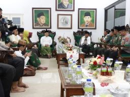 Kapolda Jatim Dan Pangdam V Brawijaya Ziarah Makam Pendiri NU Di Jombang
