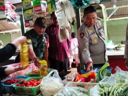 Polresta Malang Kota Patroli Dialogis di Pasar Tradisional Cek Ketersediaan Bahan Pangan