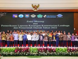 Gubernur Khofifah Komitmen Tingkatkan Kualitas Pelaporan Keuangan Daerah di Jatim