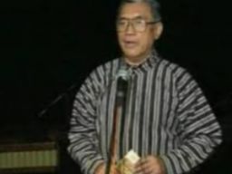 Membaca Tulisan Umar Kayam