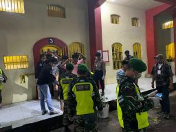 Petugas Gabungan Gelar Razia di Lapas Kelas II B Lumajang