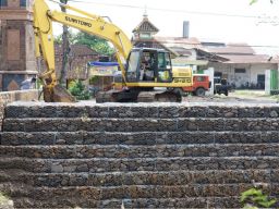 Pemkab Nganjuk Bangun Talud Baru Untuk Mencegah Terjadinya Banjir Dan Erosi Sungai Kali Bodor
