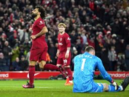 Setan Merah Ditelanjangi di Anfield