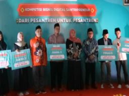 Kompetisi Bisnis Digital Santripreneur, Khofifah Berharap Pesantren Lahirkan Banyak Pelaku Usaha