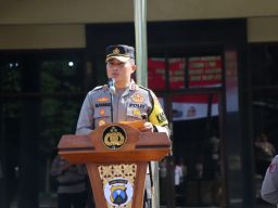 Kapolres Nganjuk Beri Penghargaan kepada Anggota Berprestasi di Bidang Pelayanan Publik dan IKPA