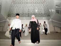 Gubernur Khofifah Ikuti Sholat Tarawih Pertama Ramadhan 1444 H Di Masjid Raya Islamic Center Jatim