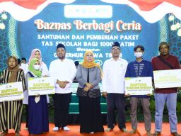Safari Ramadhan di Gresik, Gubernur Khofifah bersama Baznas Jatim Santuni 1000 Anak Yatim