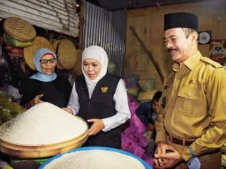 Harga Kebutuhan Pokok Di Pasar Kolpajung Pamekasan Stabil Dan Stok Aman Sampai Lebaran
