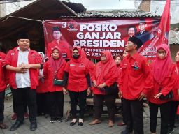 Dirikan Empat Posko Gotong Royong 'Ganjar Presiden' di Kenjeran, Kader PDIP Surabaya Lakukan Gerakan Door to Door