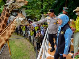 Gubernur Bersama Forkopimda Jatim Tinjau Tempat Wisata di Surabaya dan Batu