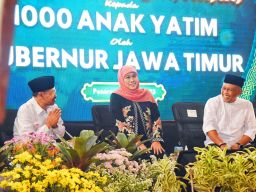 Bersama Baznas Jatim, Gubernur Khofifah Serahkan Santunan 1.000 Anak Yatim Di Ponororgo