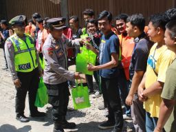 50 orang Kurir Paket dapat Giliran Terima Bansos