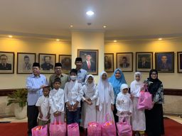 Momen Ramadhan, Pimpinan dan Anggota DPRD Santuni Anak Yatim
