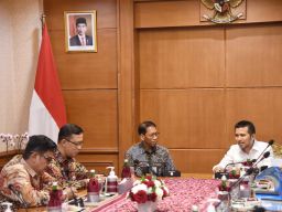 Wagub Emil Harapkan Peningkatan Kapasitas dan Perluasan Pelayanan KA di Jatim Segera Terealisasi