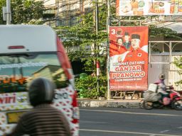Ganjar Kunjungi Rumah Bung Karno di Pandean, Diserahkan Kendil Berisi Air dari Sumur Jobong Berusia 600 tahun, Apa Maknanya