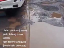 Netizen Minta Jokowi Cek Jalanan Jateng yang Rusak: Gubernurnya Sibuk Jogging