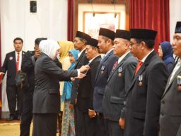 750 Guru Terima Satya Lencana Karya Satya