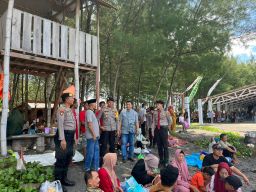 Libur Lebaran, Polisi Banyuwangi Siaga di Tempat Wisata Jamin Aman dan Nyaman Warga