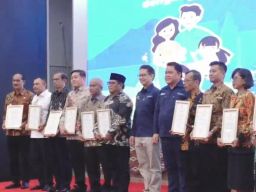 Kerja Keras Pj Bupati Pidie Raih Penghargaan Pekan Imunisasi Dunia 2023