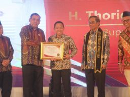 Cak Thoriq Raih Anugerah Upakarti Tinarbuka Artheswara