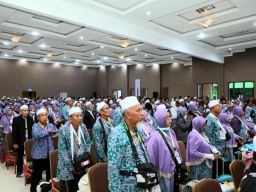 Gubernur Khofifah Lepas 445 Jamaah Haji 2023 Kloter Pertama Embarkasi Surabaya