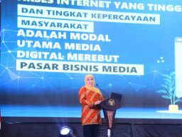 Gubernur Khofifah : Tingkat Literasi Digital Masyarakat Masih Dilevel Sedang