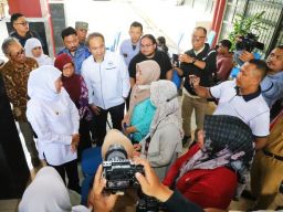 Gubernur Khofifah Pastikan Aduan Masyarakat Terkait Pelayanan PPDB SMA dan SMK Negeri  Terselesaikan