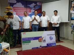FIFGROUP Lanjutkan Pasang Solar Panel ke-14 di Palembang