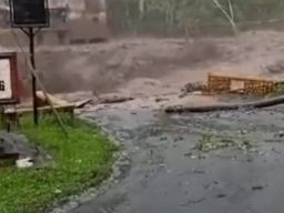 Banjir Hantam Lumajang, Jalur Malang Lumajang Terputus