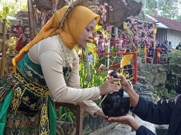 Lestarikan Budaya, Warga Desa Bangelan Wonosari Gelar Kirab 1001 Tumpeng