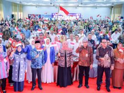 Kibarkan Bendera Merah Putih, Gubernur Khofifah Ajak Masyarakat Bengkulu Nyanyikan Lagu Bendera