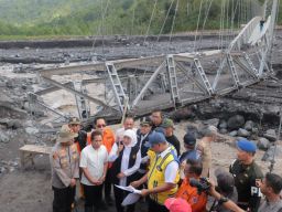 Pemprov Jatim Segera Bangun Kembali Jembatan Kaliregoyo dan Kloposawit Lumajang