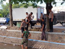 Polres Nganjuk Bersihkan Sampah Bersama TNI, Masyarakat, Millenial dan Gen Z