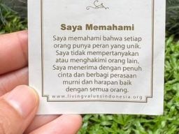 Dunia Ini Hanya Permainan Dan Senda Gurau Semata